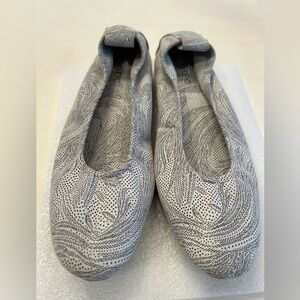 Gorgeous women’s ballet flats by Arche. Made in France. Size 38.